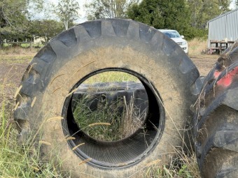 30.5-32 Tyres x 2
