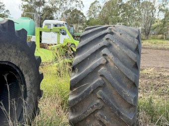 30.5-32 Tyres x 2