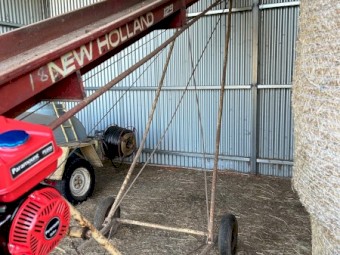 New Holland 129 Small Bale Elevator