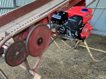 New Holland 129 Small Bale Elevator