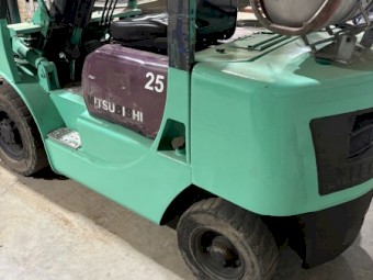 2008 Mitsubishi 2.5 tonne forklift 