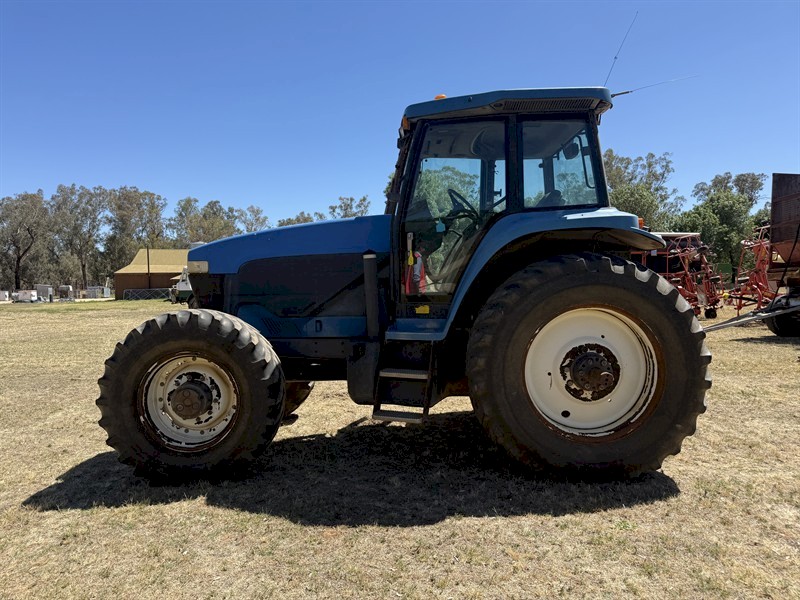 New Holland 8670 FWA Cab Tractor