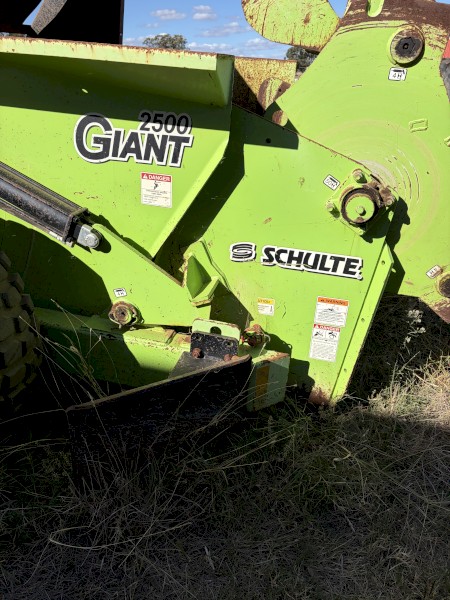 Schulte 2500 Giant Rock Picker