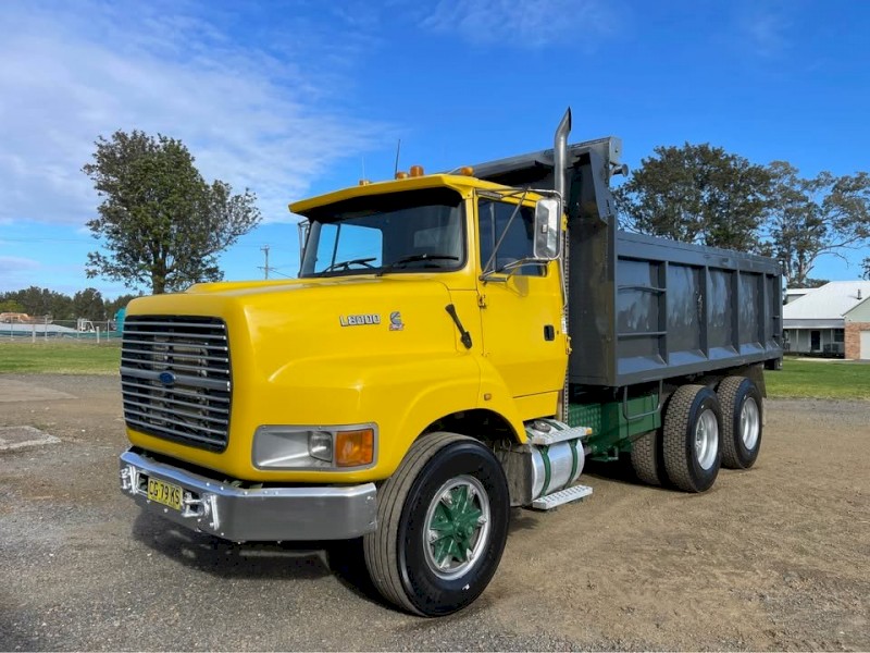 1996 Ford Louisville L8000 Tipper Truck