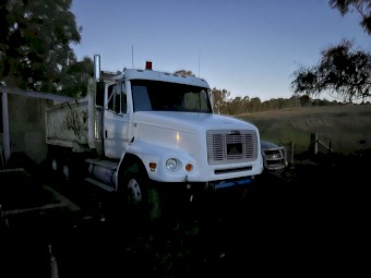 1995 Freightliner FL112 Bogie Tipper
