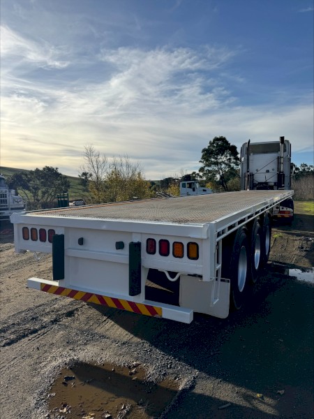 2007 Krueger ST3 Flat Top Trailer
