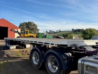 2007 Krueger ST3 Flat Top Trailer