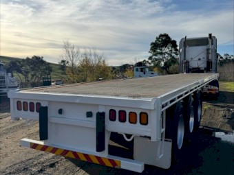 2007 Krueger ST3 Flat Top Trailer