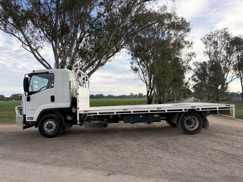 Tray Truck Isuzu FSD 2016