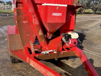 Bromar Sheep Feeder