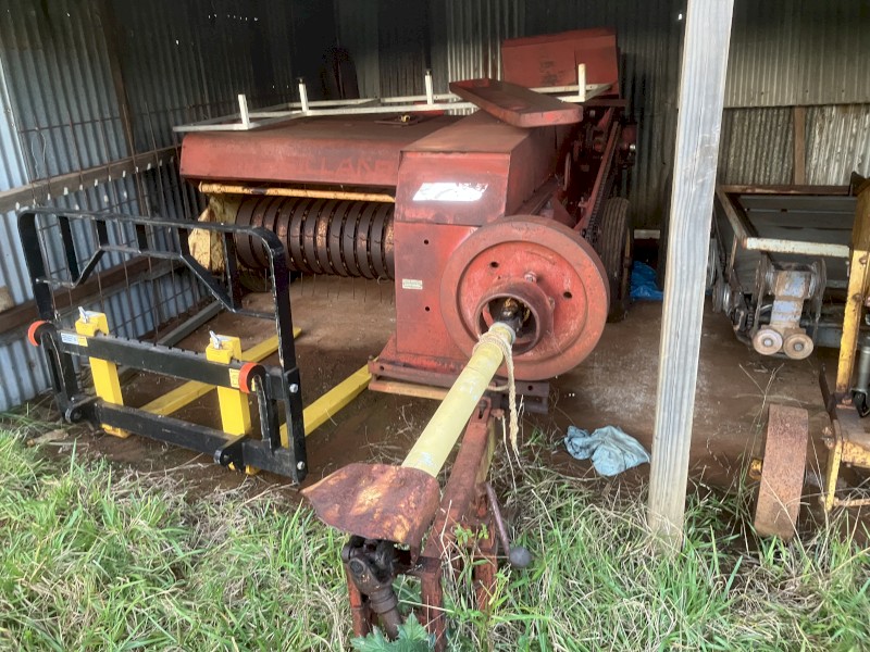 New Holland 275 Hayliner