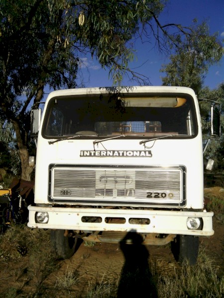 ACCO INTERNATONAL F1910C 151 TRUCK 6/1980 WITH BEAVERTAILS  