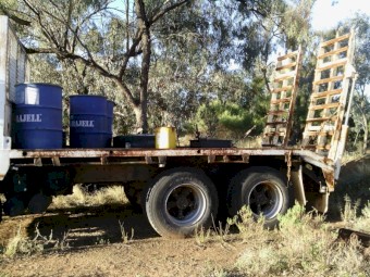 ACCO INTERNATONAL F1910C 151 TRUCK 6/1980 WITH BEAVERTAILS  