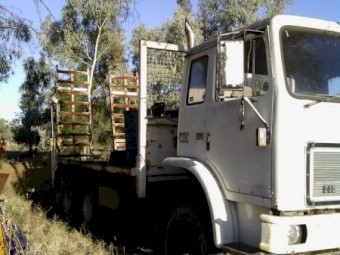 ACCO INTERNATONAL F1910C 151 TRUCK 6/1980 WITH BEAVERTAILS  