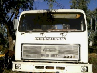 ACCO INTERNATONAL F1910C 151 TRUCK 6/1980 WITH BEAVERTAILS  