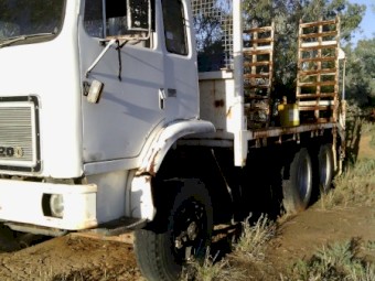 ACCO INTERNATONAL F1910C 151 TRUCK 6/1980 WITH BEAVERTAILS  