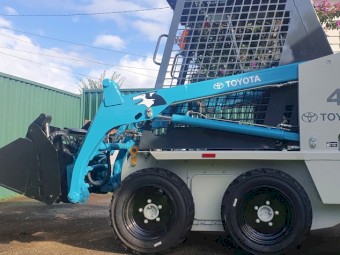 2011 Toyota Huski SDK4 Skid Steer