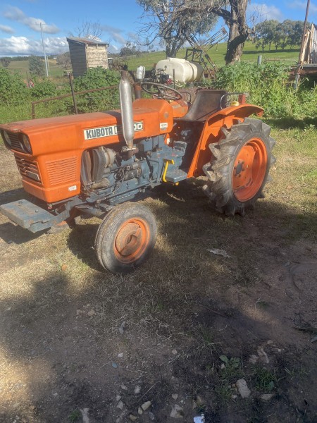 Kubota L2000 Tractor with 4ft Rotary Hoe