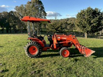 2016 Kubota B3300SU Tractor