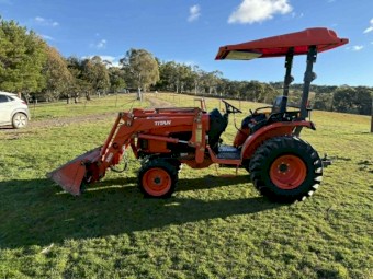 2016 Kubota B3300SU Tractor