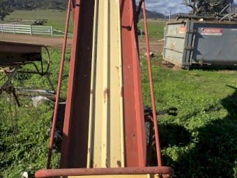 New Holland 471 Hay Elevator