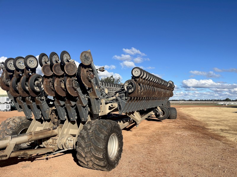 2011 NDF SA650 Disc Seeder