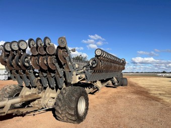 2011 NDF SA650 Disc Seeder