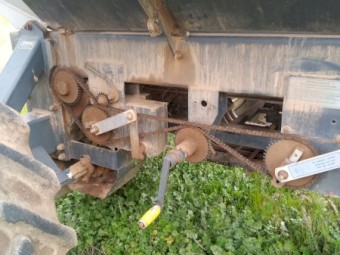 2004 Flexicoil 820 Airseeder with 1720 Cart