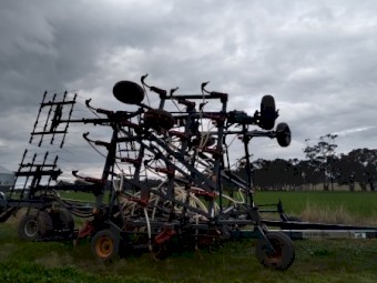 2004 Flexicoil 820 Airseeder with 1720 Cart