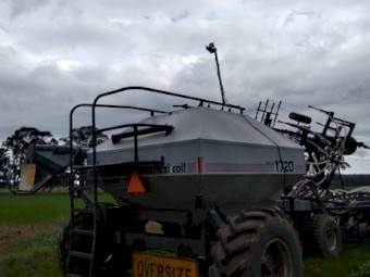 2004 Flexicoil 820 Airseeder with 1720 Cart