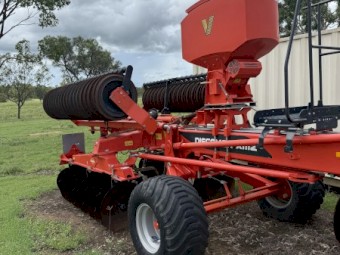 2020 Kuhn XM2 40 Offsets Planter with SH402E MX Hopper
