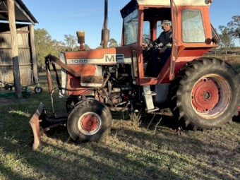 Massey Ferguson 1085 Tractor