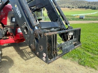 2006 McCormick CX85 Tractor and FEL