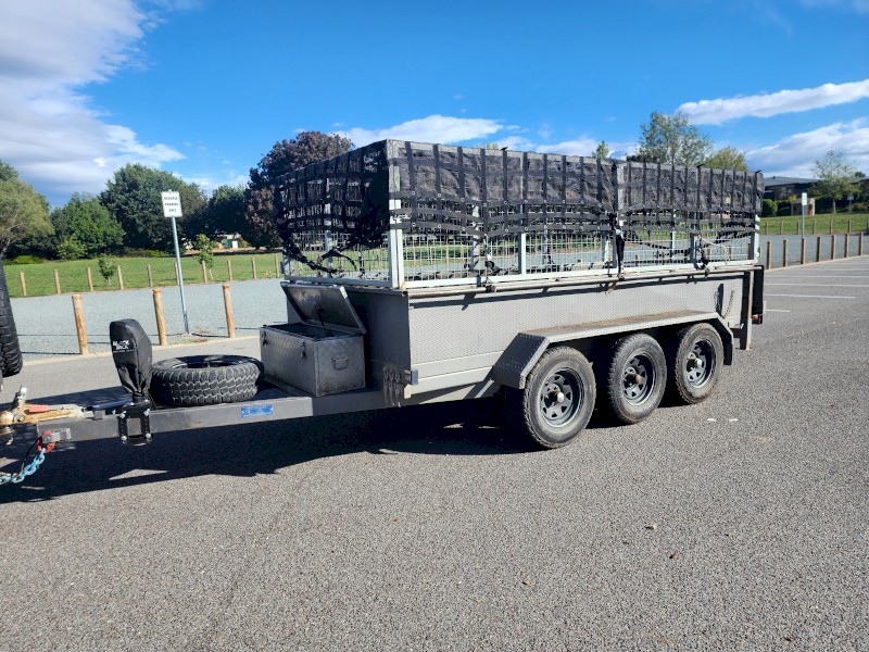 2022 Tri-Axle Tipper Trailer with 900mm Crate