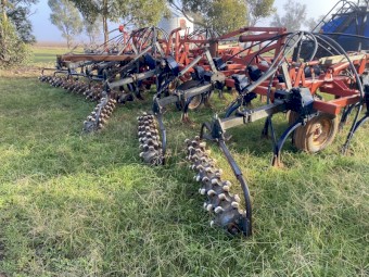 New Holland (Flexicoil) SC 180 & Morris Concept 2000 Air Seeder