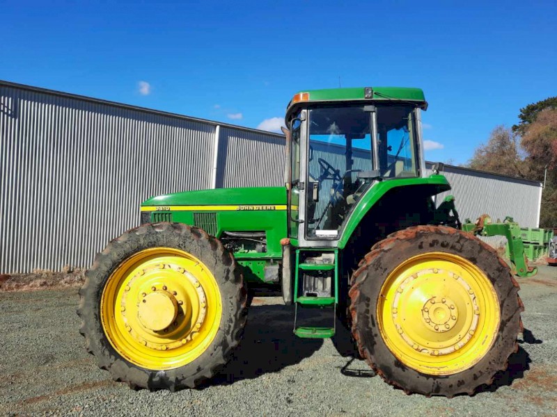 John Deere 7410 Tractor