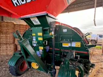 2020 Richiger R1090 10ft Silo Bag Loader