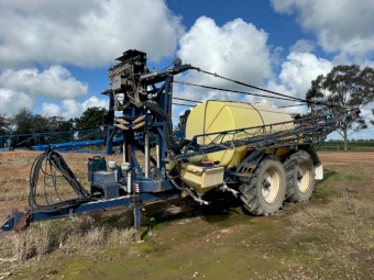 2010 Hayes 38mt 8000lt Boom Spray