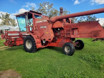 1981-1982 Massey Ferguson 3342 Header with Pickup and Comb Fronts