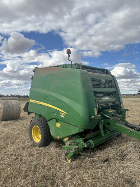 John Deere 990 Round Baler