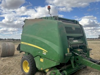 John Deere 990 Round Baler