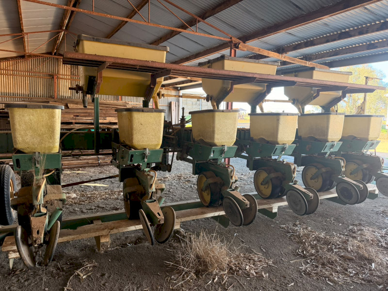 Mason Maxi-Strike 6 Row Corn Planter – Fertiliser Hoppers & Transport Frame