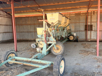 Mason Maxi-Strike 6 Row Corn Planter – Fertiliser Hoppers & Transport Frame