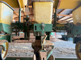 Mason Maxi-Strike 6 Row Corn Planter – Fertiliser Hoppers & Transport Frame