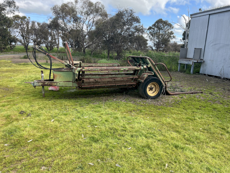Double Bale Feeder