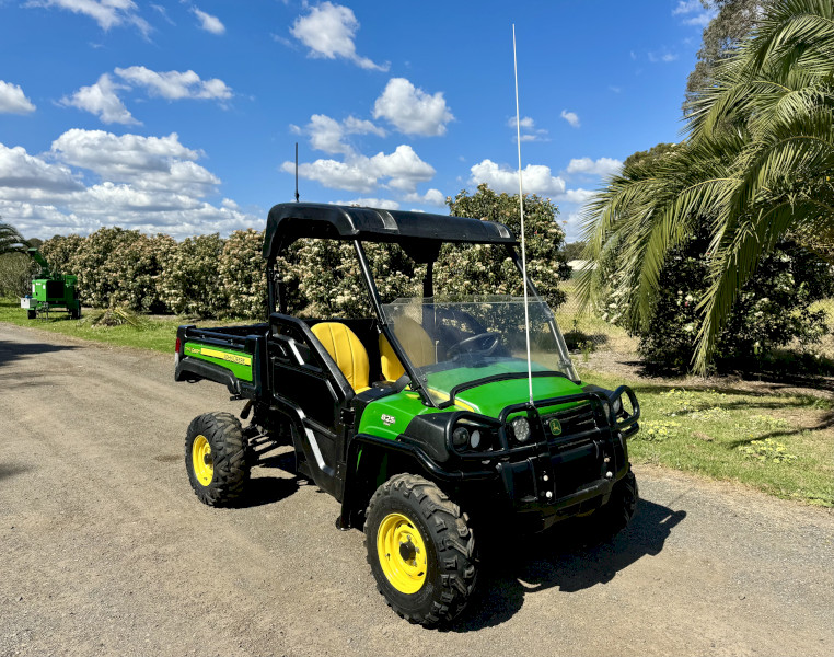 John Deere XUV 825i Gator