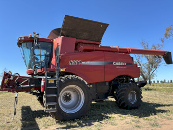 2012 Case 8230 Header & Front
