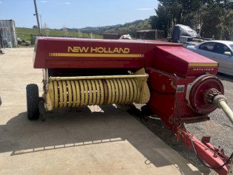 New Holland 417 Square baler