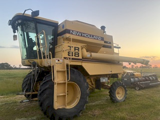 New Holland TR88 Header with Fronts