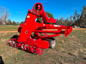 Akron EXG300 Silo Bag Outlaoder
